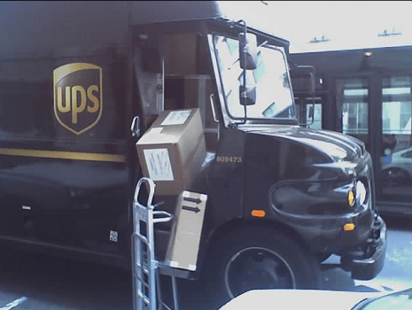 Amazon утверждает, что это ошибка UPS. Вы не включили Kindle Fire вовремя