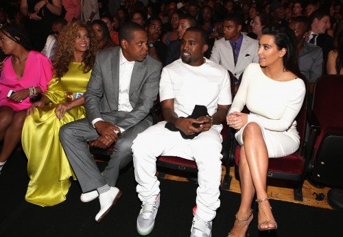 Jay Z и Kanye West оба празднуют музыкальные вехи сегодня